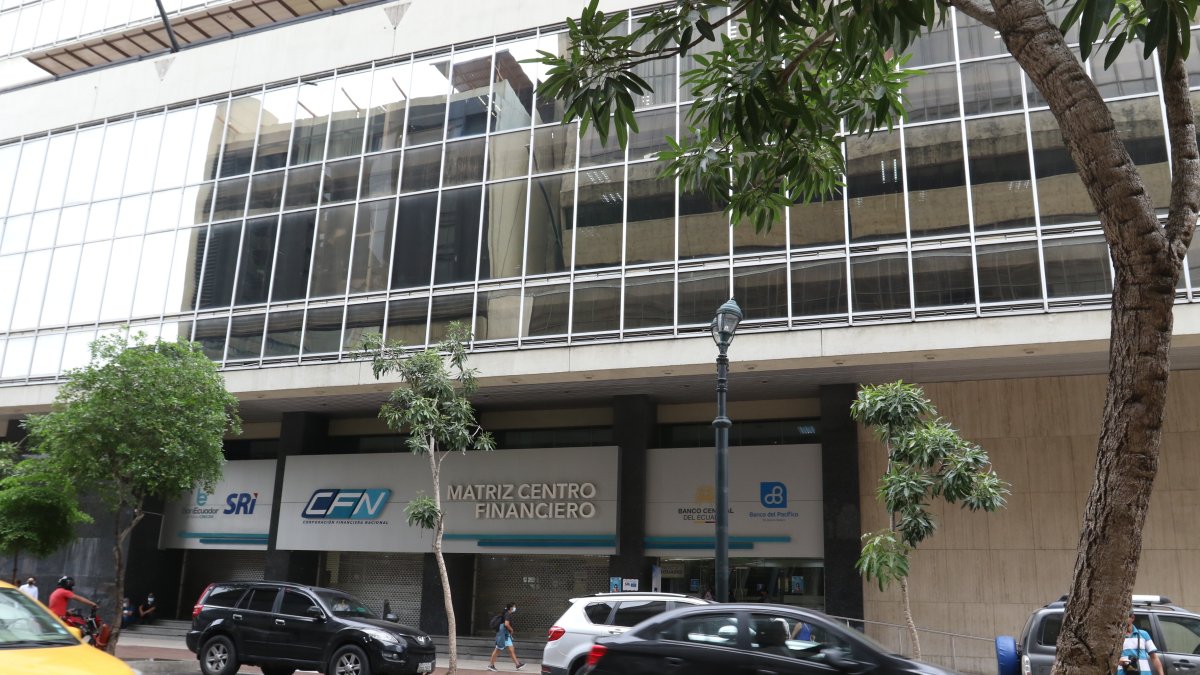 Fachada de la sede de la entidad, ubicada en la Av. 9 de Octubre.