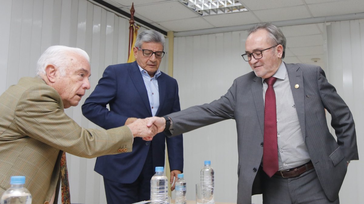 Interesados. Las autoridades de esta cartera de Estado pidieron tranquilidad a la ciudadanía en general.