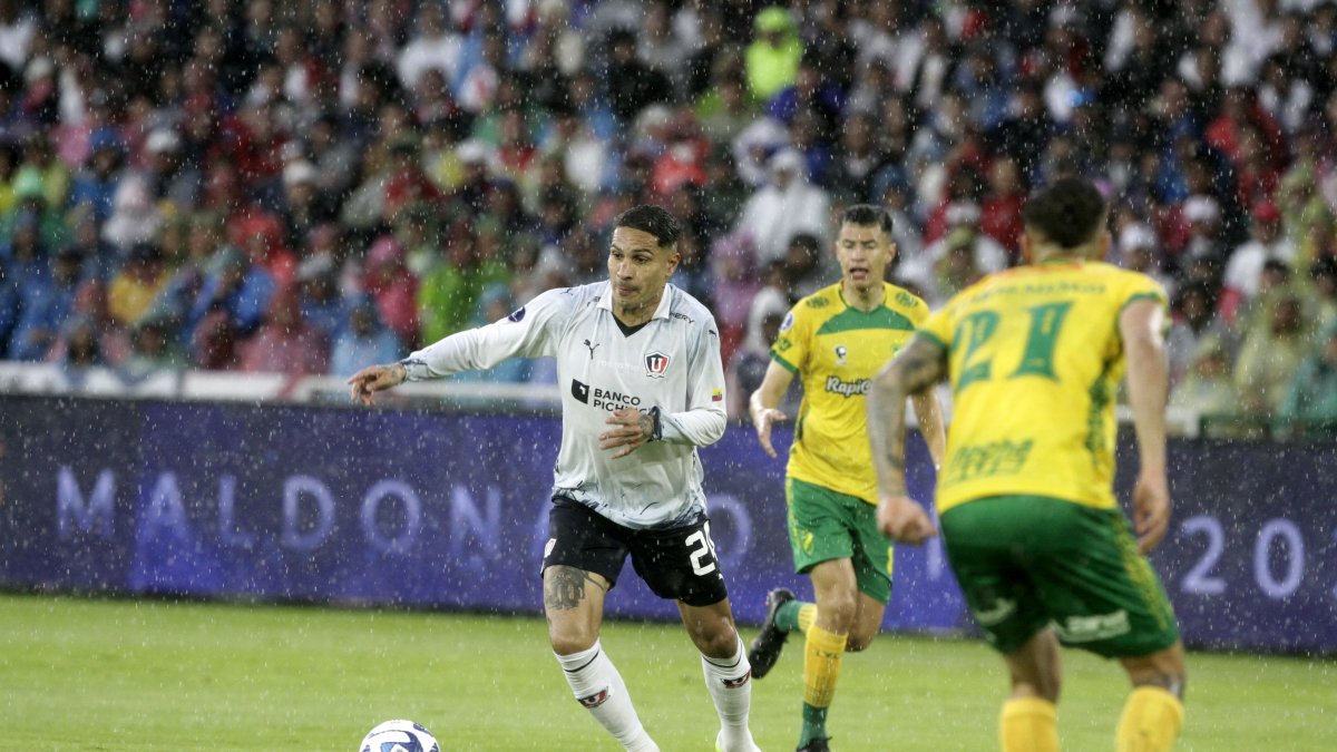Paolo Guerrero comandará la ofensiva de Liga de Quito ante Defensa y Justicia.