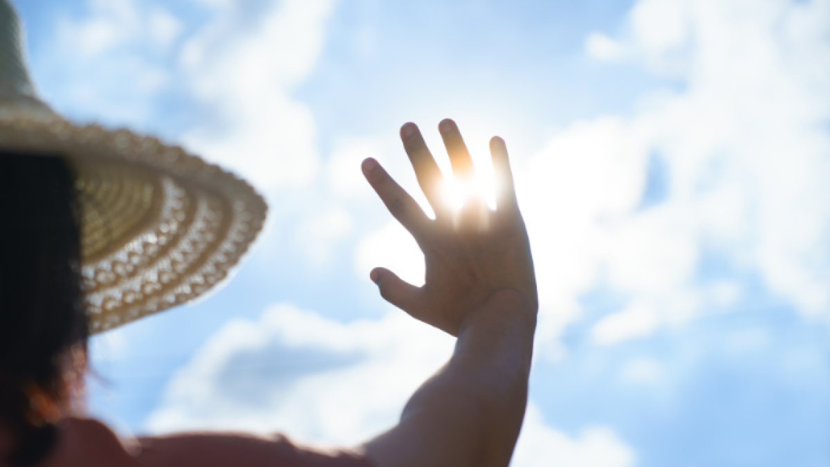 Ecuador se enfrenta a altas temperaturas diurnas, radiación UV y ráfagas de viento, con riesgo de incendios forestales.