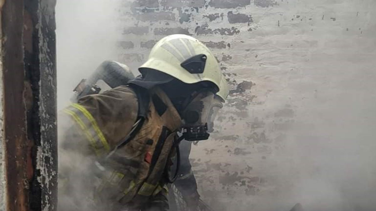 En el incendio también resultaron heridas dos niñas de dos y tres años.