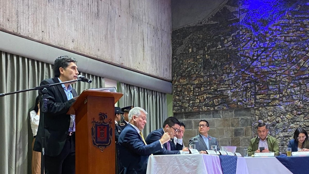 Informe. Francisco Mosquera, gerente de Emseguridad, presentó el informe sobre el contrato de alarmas comunitarias ante el Concejo de Quito.