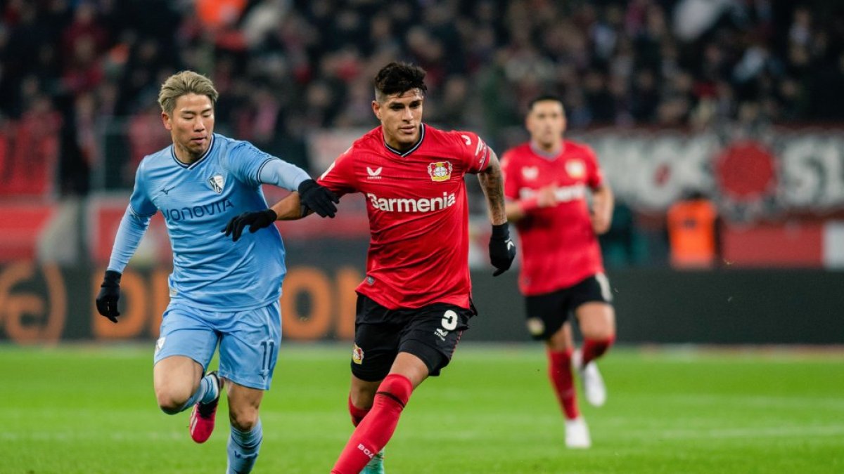 Hincapié aguadaría desde el banquillo.