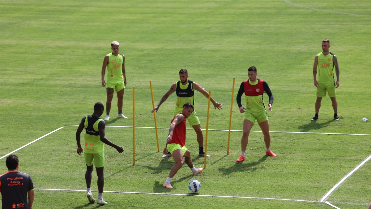 Francisco Fydriszewski volverá al once titular de Barcelona luego de cumplir sus 3 fechas de suspensión.