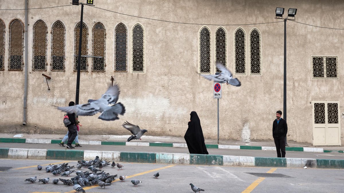 En los últimos meses el Gobierno iraní está tratando de reimponer el uso del velo en las mujeres.