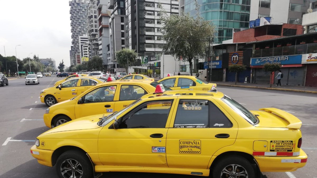Acción. Pasadas las 08:00 en el lugar permanecían varias unidades que asistieron al plantón desde las 05:00.