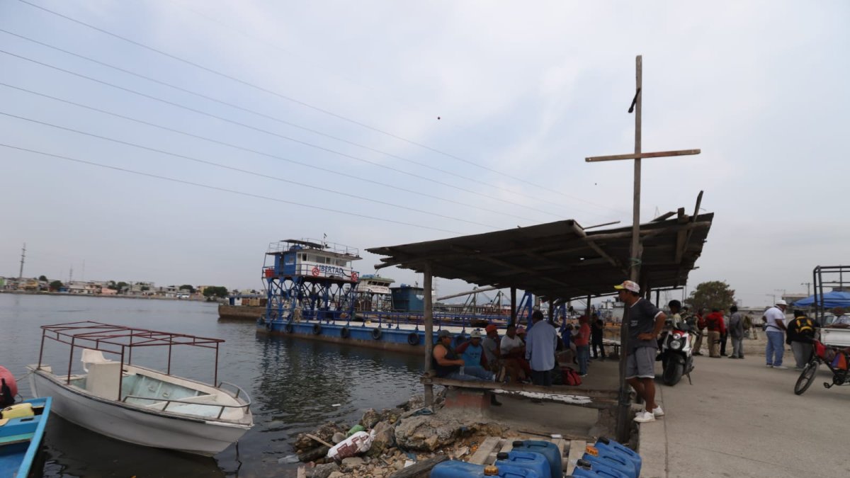 Un sujeto resulta herido tras un asalto a una embarcación cerca del muelle de la fragata.