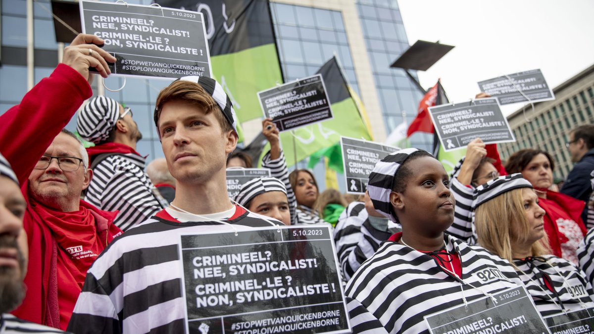 Vista de la manifestación y jornada de huelga nacional en Bélgica contra la reforma legislativa que permite a los jueces prohibir temporalmente el derecho a manifestarse.