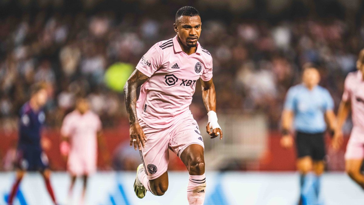 El ecuatoriano fue titular en la derrota de su equipo.