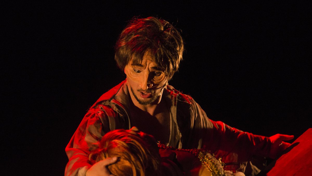 Lorca se interesó por el trabajo entre las marionetas y los actores, un trabajo al que ha dedicado su vida..