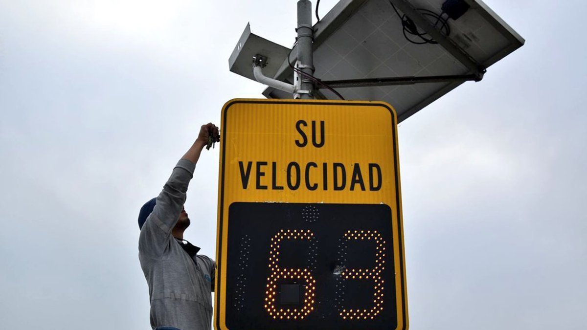 Dispositivo. Uno de los fotorradares instalados en varias zonas del país.