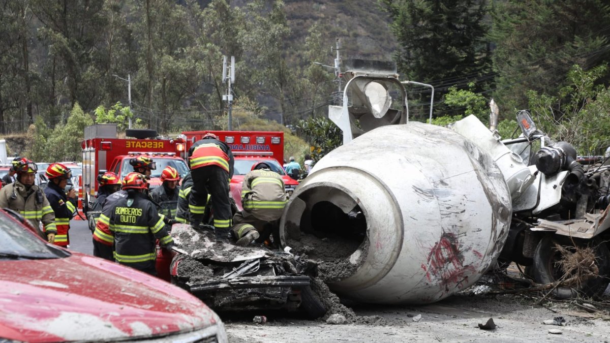 Bomberos. Tres personas murieron producto del siniestro.