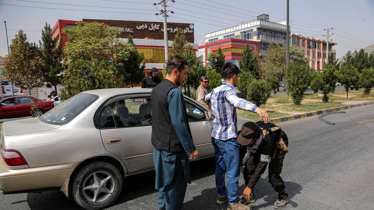 Un control de seguridad de talibanes en Kabul (Afganistán) el 6 de octubre de 2023.