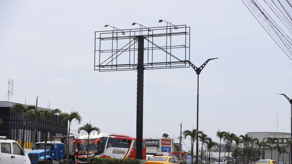 Referencial. El Municipio indicó que el proceso para la regularización de decenas de las vallas en la ciudad estará vigente hasta el lunes 23 de octubre.