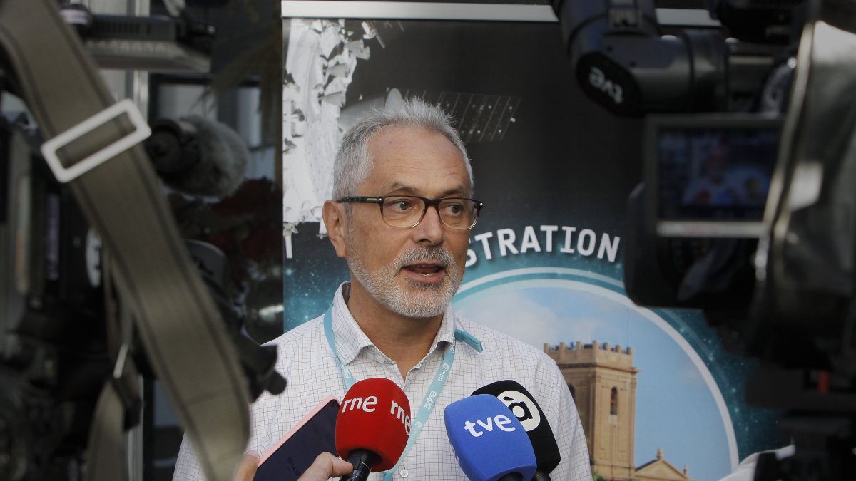 El experto en Tecnología Electrónica de la Universidad Miguel Herández (UMH), José Antonio Carrasco, relata que el reto de la Luna está impulsando una nueva carrera espacial.