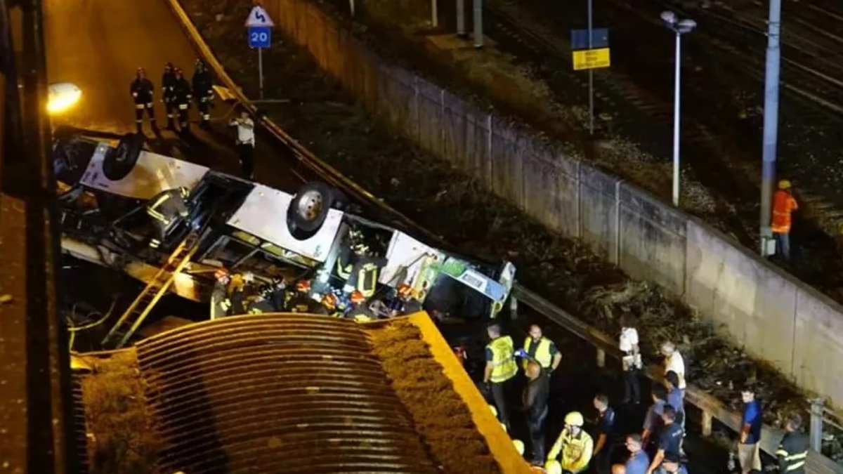 el accidente de autobús le costó la vida a 21 personas