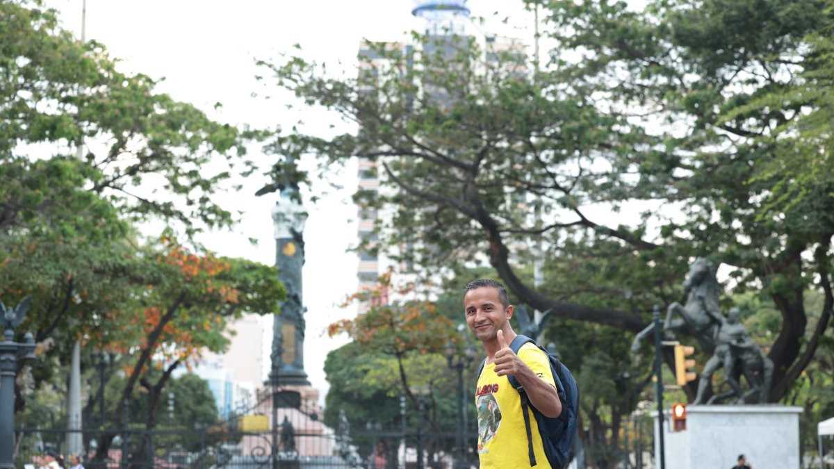 Postal. El guayaquileño también disfruta de paseos por las principales calles de la ciudad.