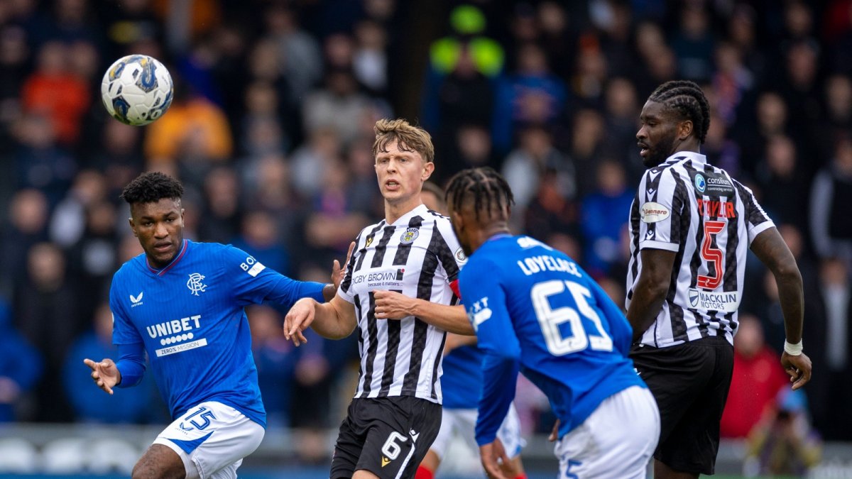 Cifuentes (i) jugó hasta el minuto 90'.