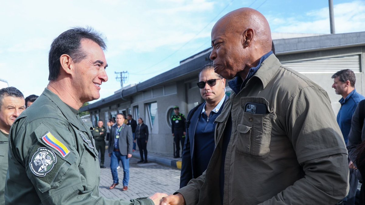 Acto. El director de la Policía de Colombia recibe a alcalde Eric Adams