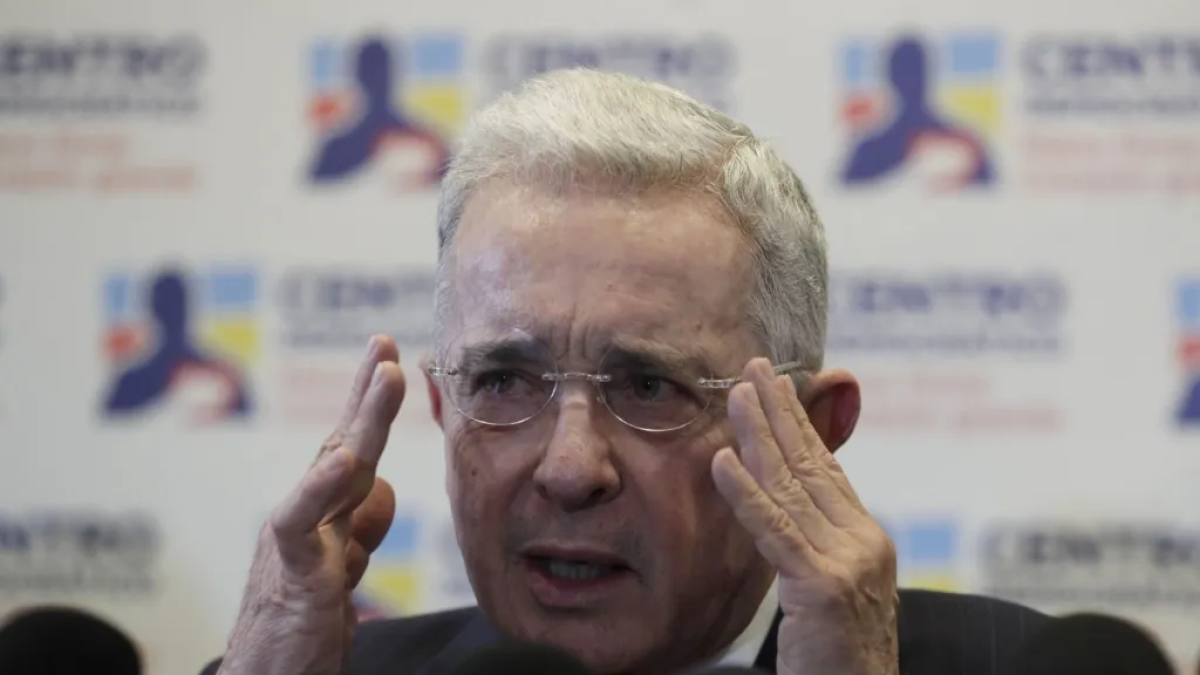 El expresidente colombiano Álvaro Uribe Vélez reacciona ante posible juicio