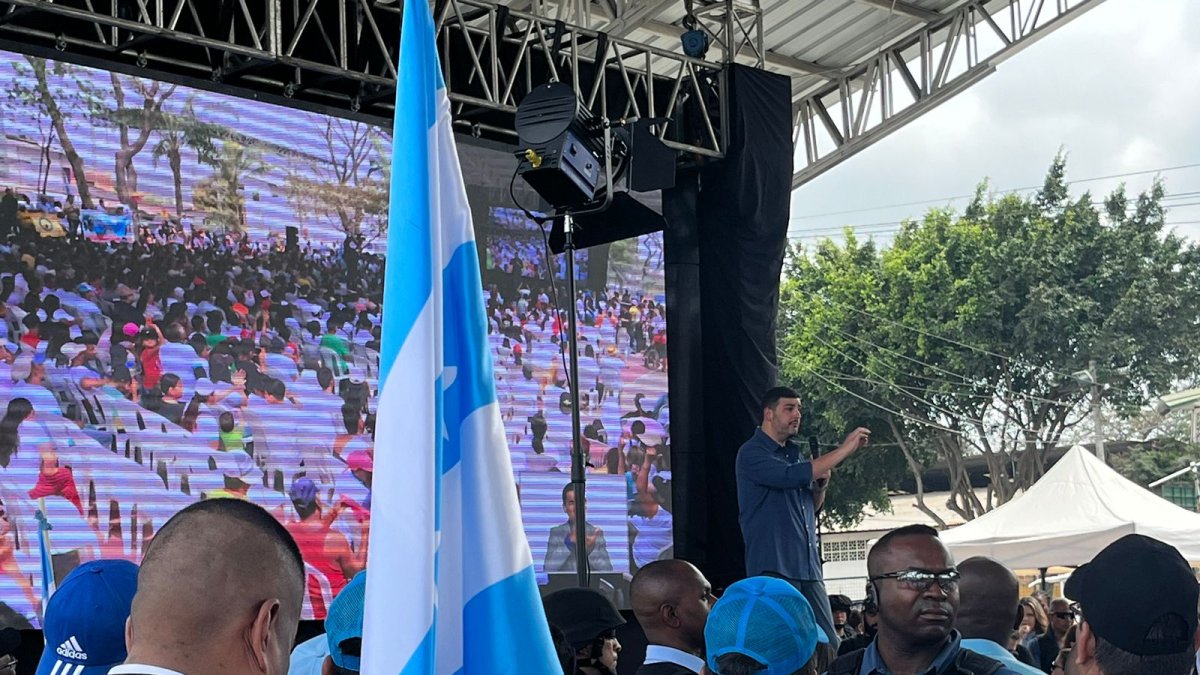 El alcalde de Guayaquil, Aquiles Álvarez, llegó hasta Pascuales, sector de la urbe porteña.