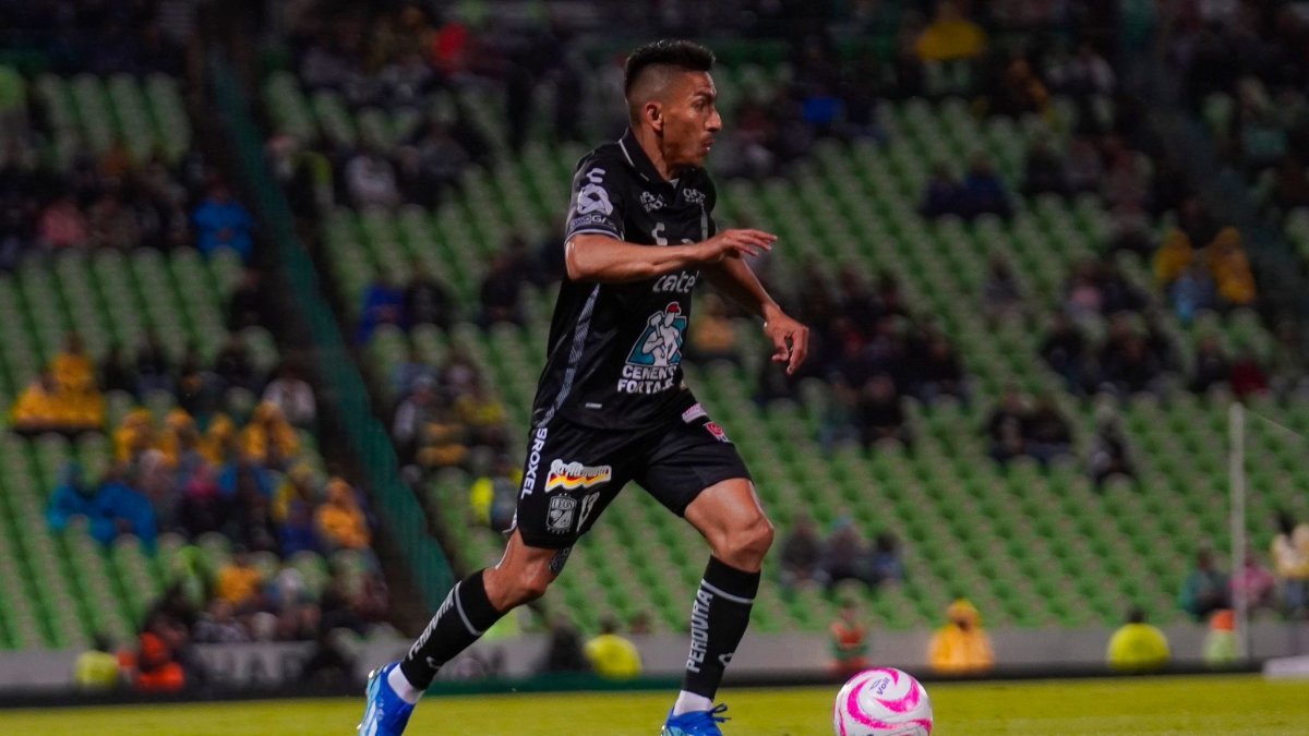 Mena nuevamente fue titular y se llevó los 3 puntos ante el Santos de Félix Torres.