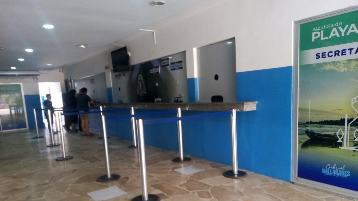 Escenario. En el Municipio de Playas ya no se ven esas extensas hileras de usuarios intentando hacer trámites.