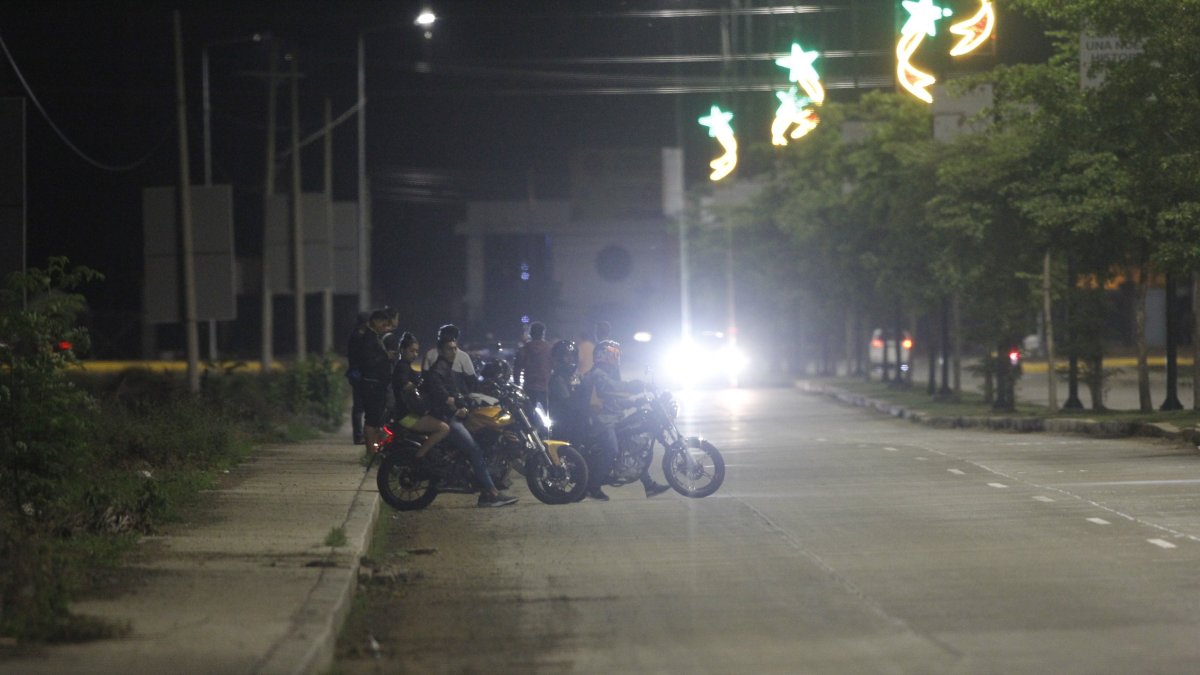 Invasión. La queja de los motorizados en el vial 1 es frecuente.