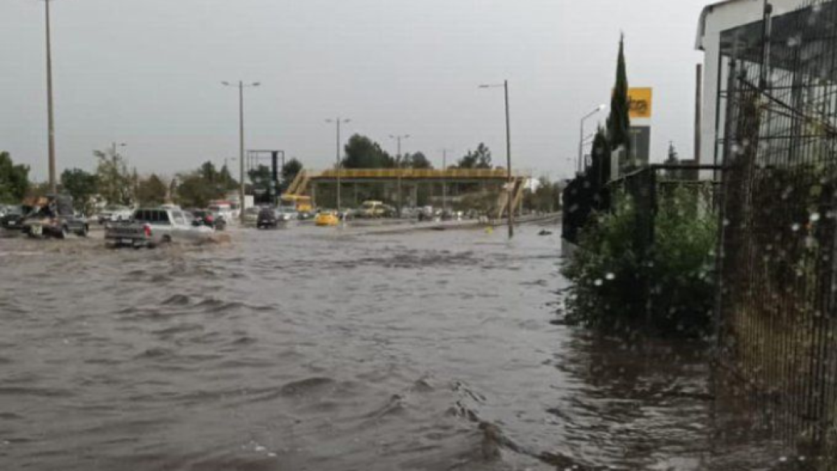 En imágenes se observó como las calles se volvieron intransitables.