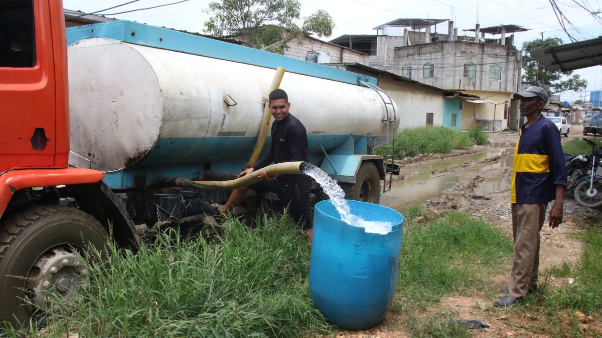 Con la obra, Durán busca que sus habitantes tengan agua potable, servicio del que hoy carecen o les llega de forma limitada.