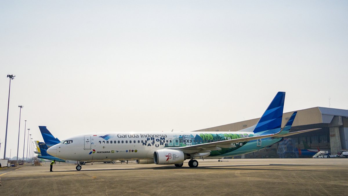 Vuelo.- La aerolínea indonesia Garuda anunció que realizó con éxito un vuelo de prueba de más de 130 kilómetros para el que utilizó combustible para aviones mezclado con aceite de palma.