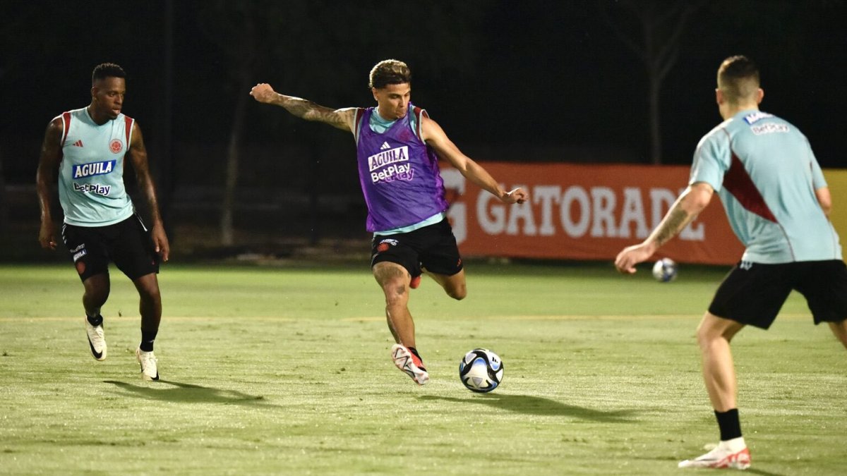 De a poco, Colombia prepara el 11 inicial para recibir a los ‘charrúas’.