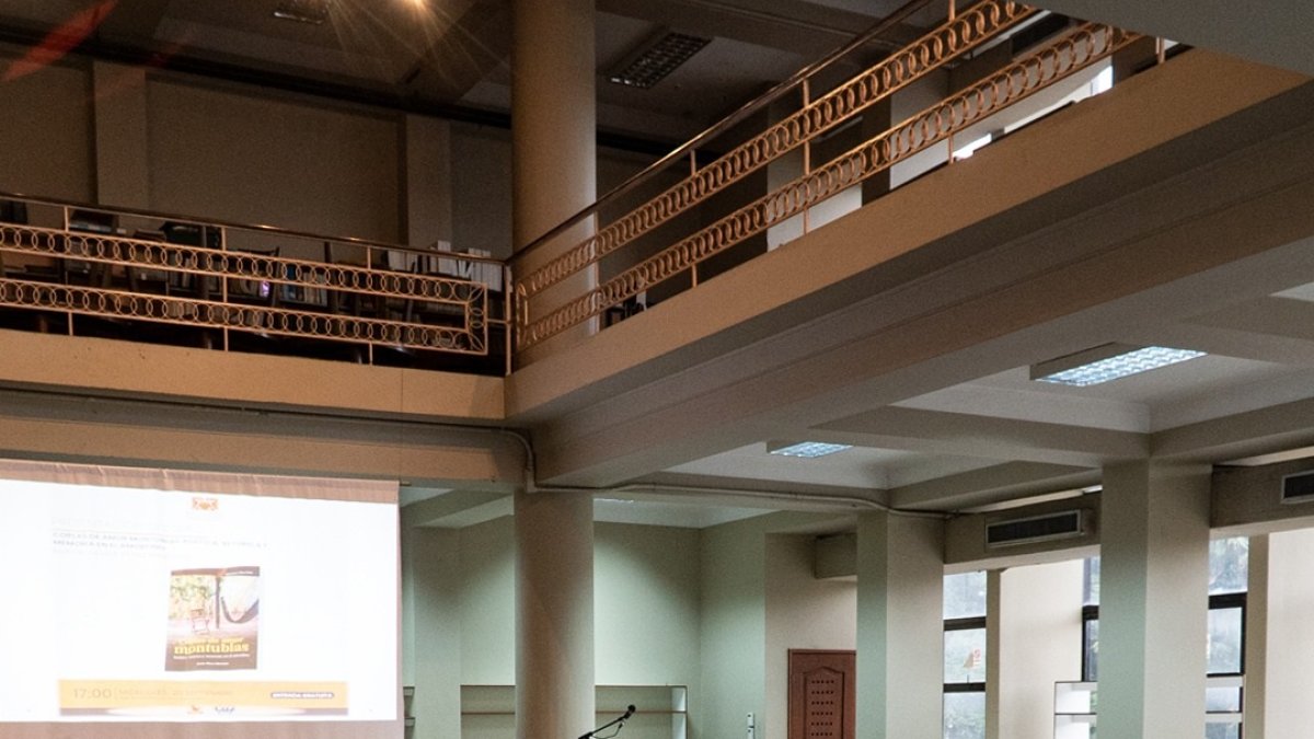 Un buen número de personas asistieron a la presentación del libro en la biblioteca de la Casa de la Cultura Núcleo del Guayas.