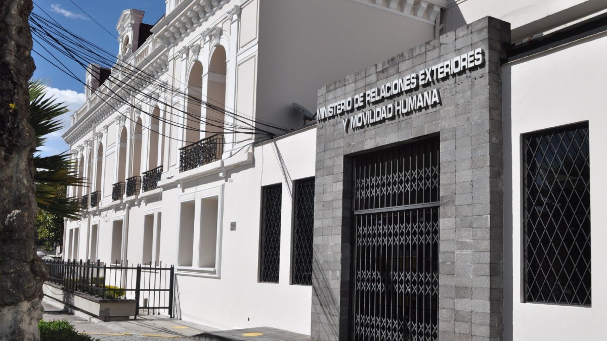 Ayuda. La entidad también coordina un vuelo para la evacuación.