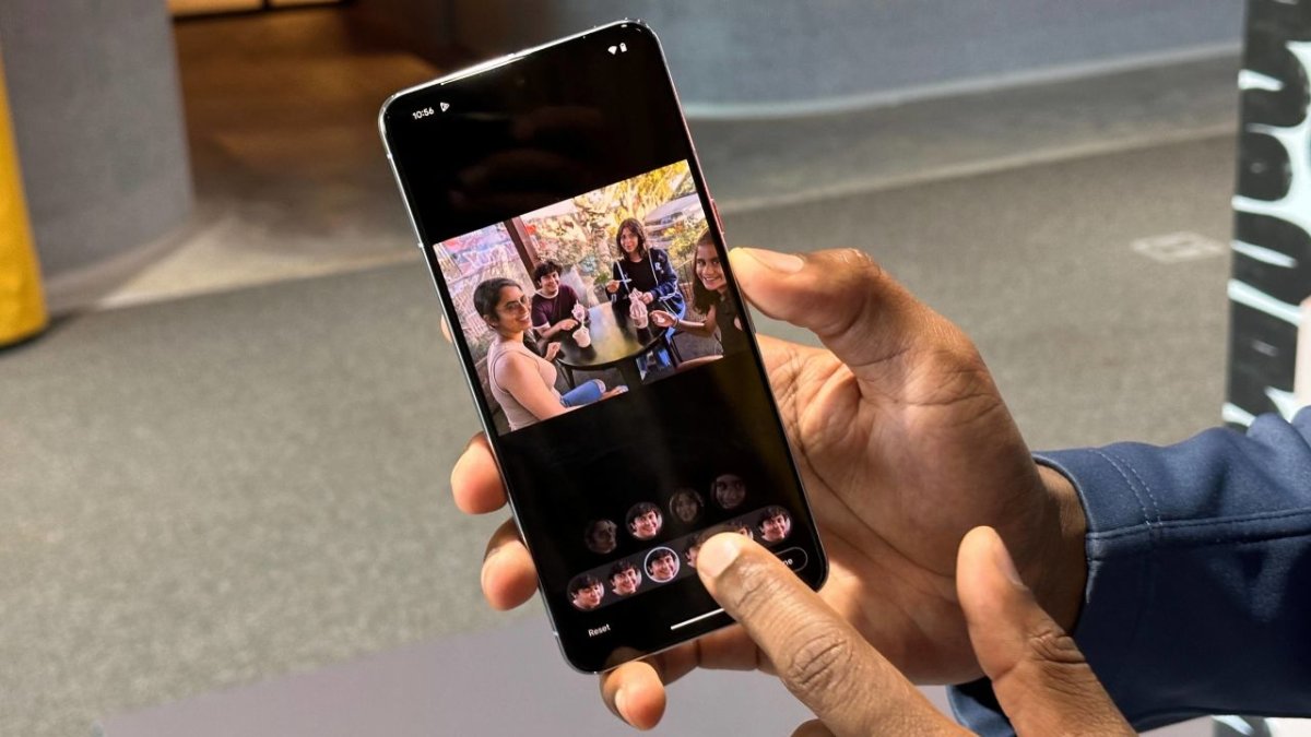 La inteligencia artificial de Best Take logra analizar y comparar múltiples fotos similares para que puedas seleccionar el mejor rostro