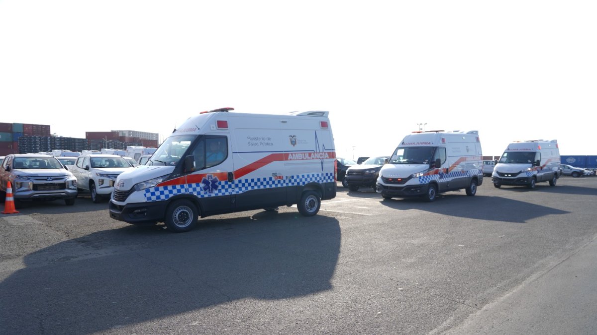Se estima que 61 ambulancias lleguen al Puerto de Manta.