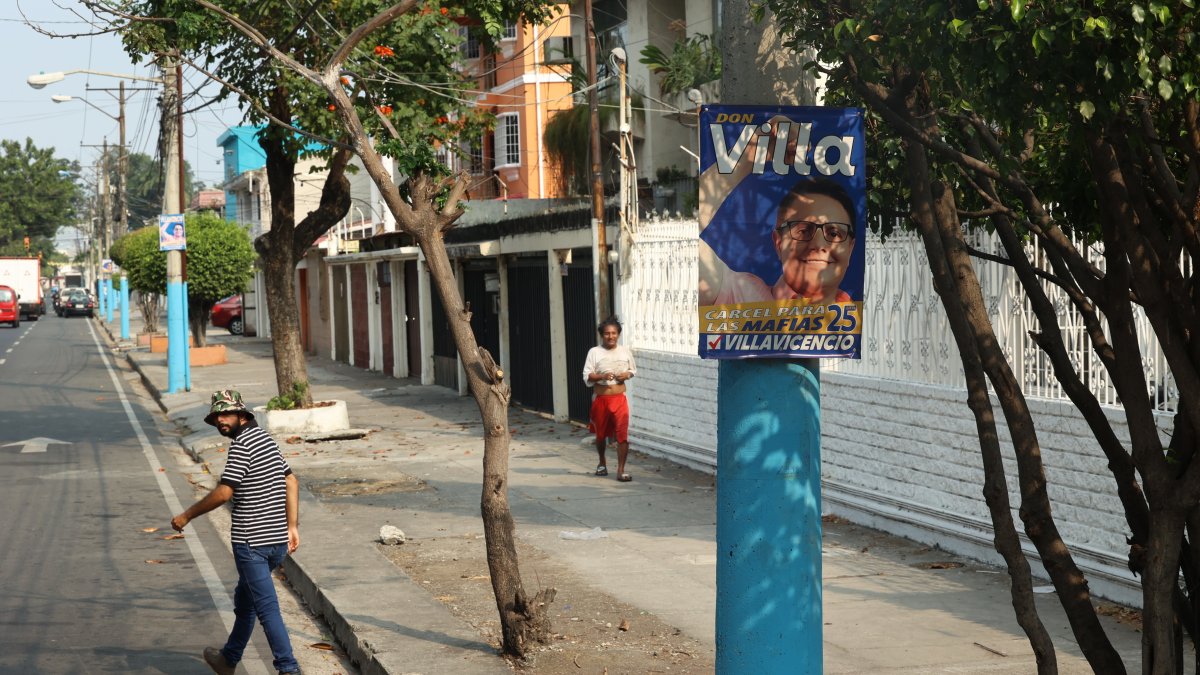 Los carteles del fallecido excandidato todavía se ven en las calles