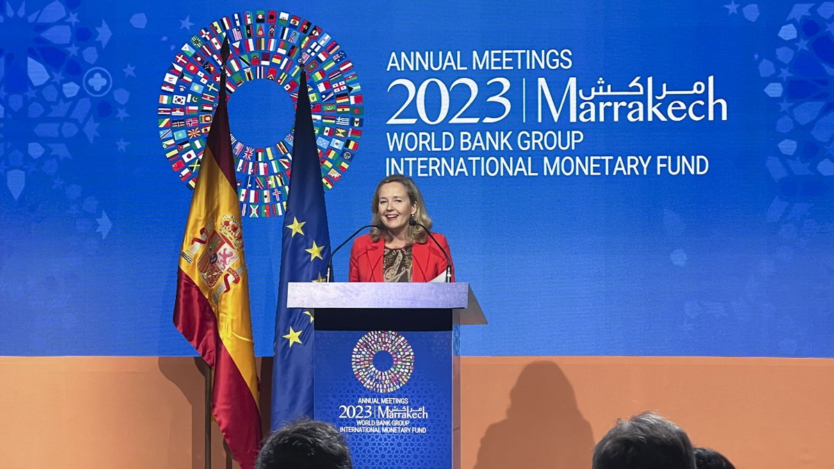 Calviño interviene ante los medios en Marruecos