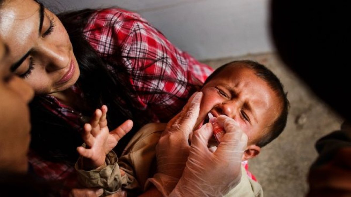 La vacunación de poliomielitis en niños