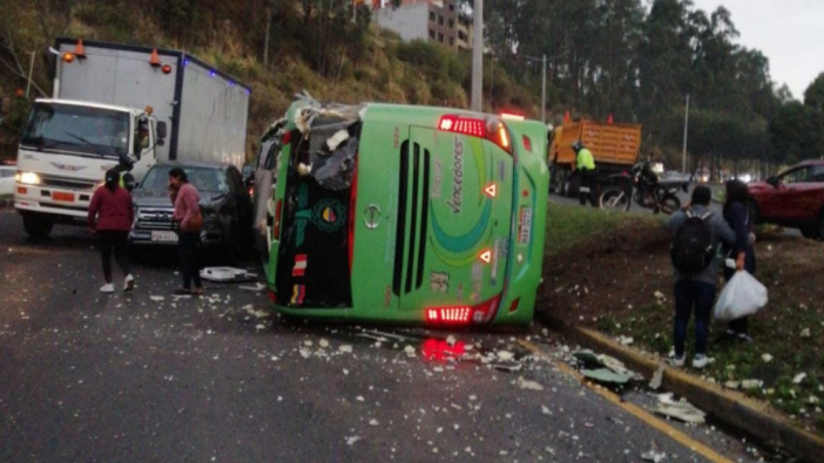 Accidente en la av. Simón Bolivar.