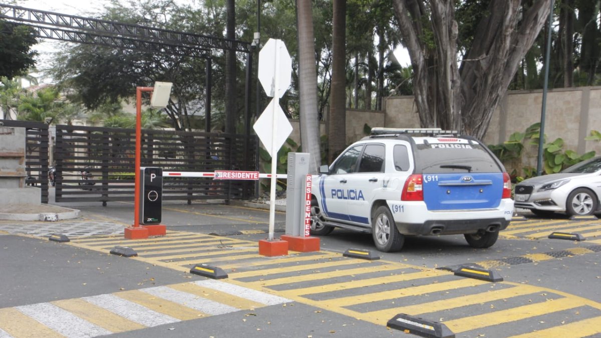 Alrededor de 15 sujetos armados ingresaron a través del estero ubicado en la parte posterior de la urbanización