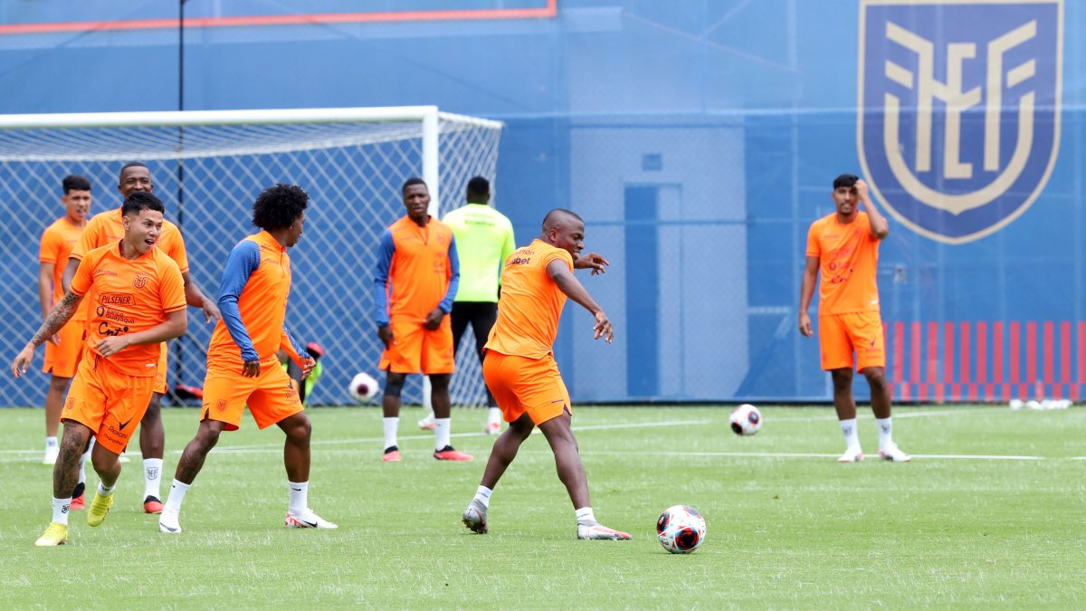 La Tri entrenó en la casa de la selección previo a su viaje a Bolivia.