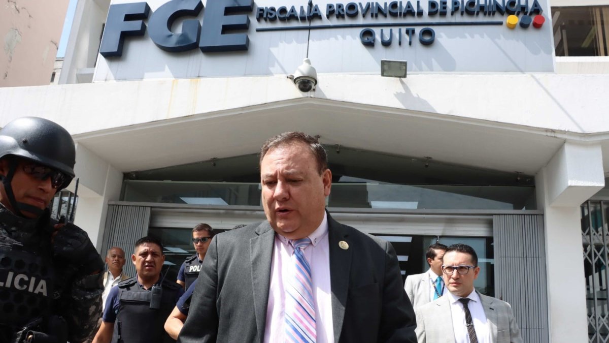 Zapata es señalado de haber incumplido funciones en el combate al crimen organizado.