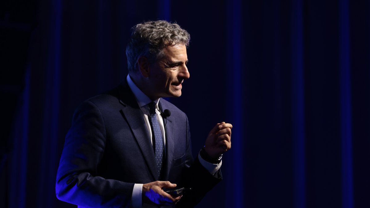 Andrés Velasco, exministro de Hacienda de Chile, en su ponencia en el evento de aniversario de la Cámara de Industrias y Producción (CIP)