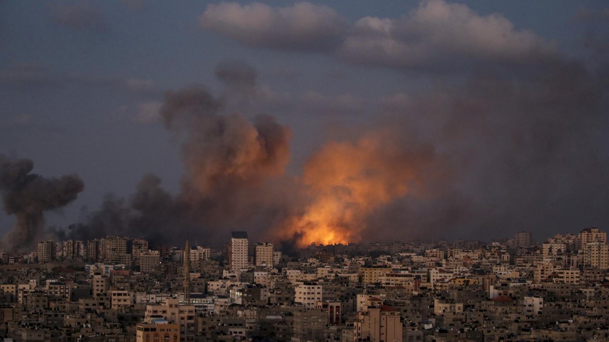 El bombardeo Israel a Gaza en respuesta a la acción del grupo Hamas ha causado más de 1.000 fallecidos.