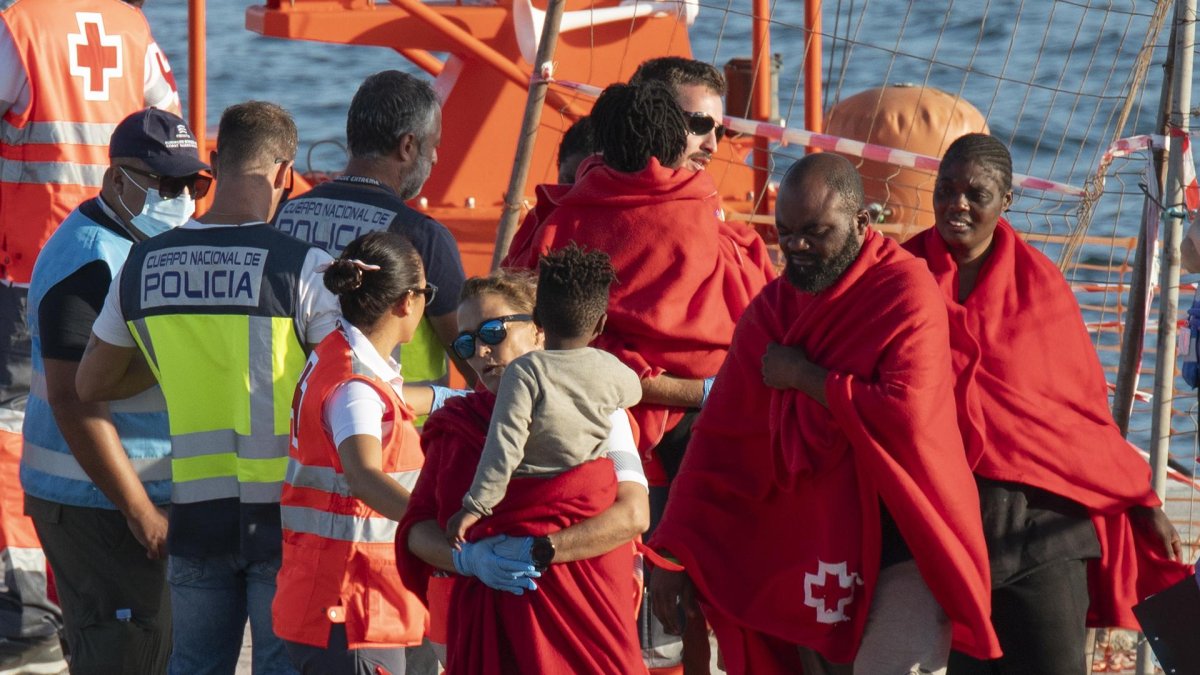 Un total de 648 personas migrantes que viajaban a bordo de siete embarcaciones han sido rescatadas en aguas canarias.