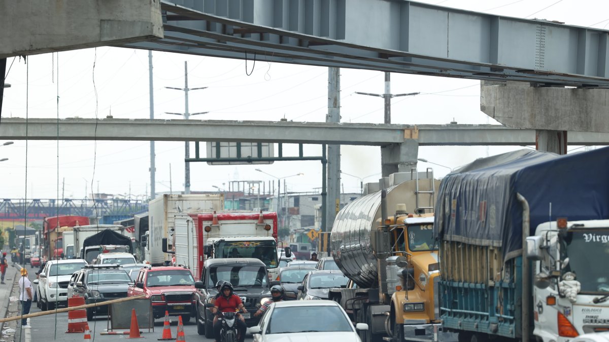. La Perimetral soporta un alto volumen de vehículos pesados y extrapesados que provienen de las provincias del centro y sur del país.