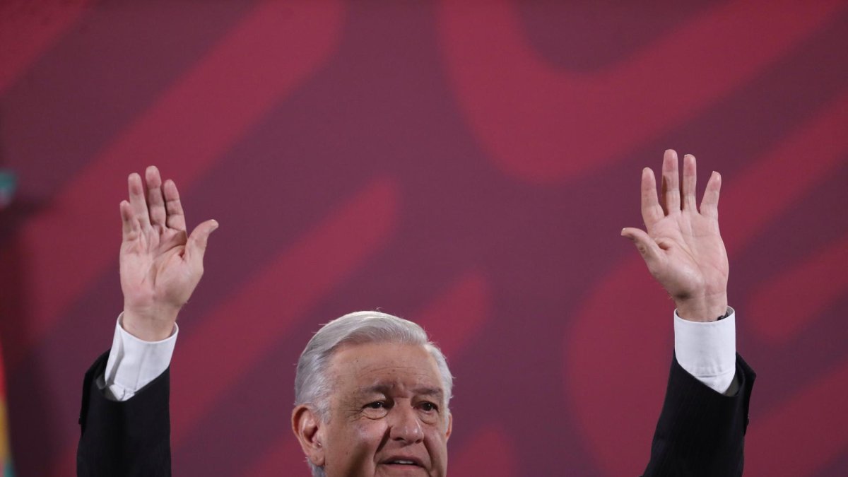 El presidente de México, Andrés Manuel López Obrador, habla este jueves durante su conferencia de prensa matutina en Palacio Nacional.