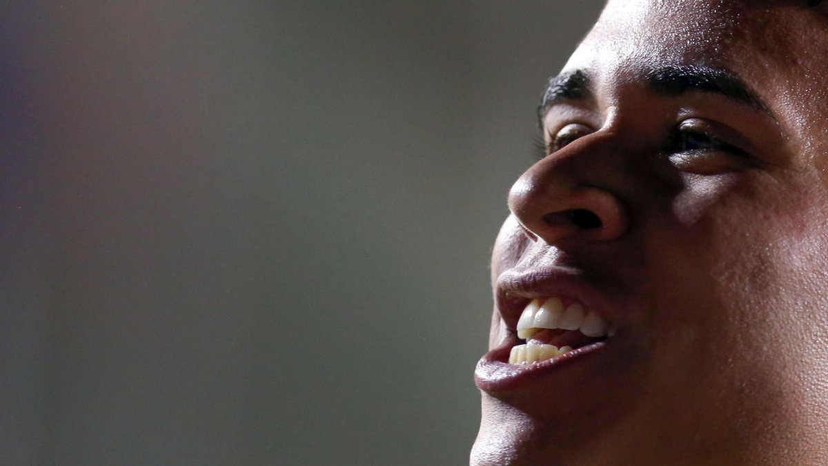 Kendry Páez de Ecuador celebra su gol hoy, en un partido de las Eliminatorias Sudamericanas para la Copa Mundial de Fútbol 2026 entre Bolivia y Ecuador en el estadio Hernando Siles en La Paz (Bolivia).