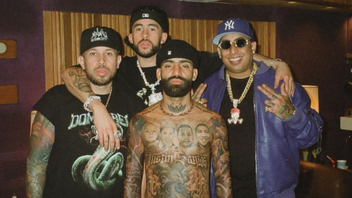 Bad Bunny compartió una serie de fotografías junto a otros artistas a través de Instagram.